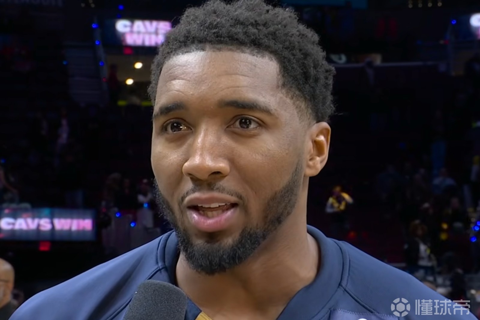 米切尔：詹姆斯为骑士打下了基础，他值得在这里获得致敬欢呼